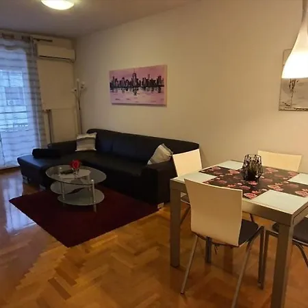 Апартаменти Flexible Selfcheckins 35 - - Garage - Loggia - New *