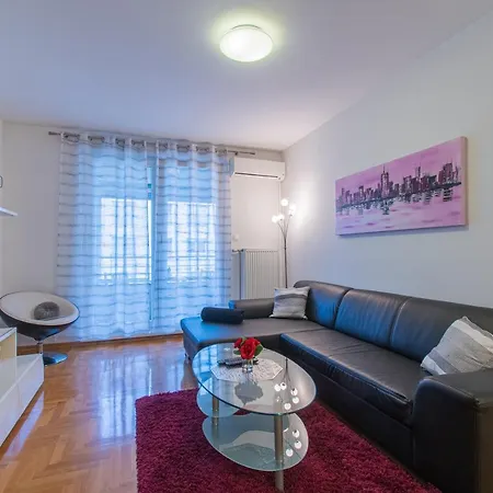 Flexible Selfcheckins 35 - - Garage - Loggia - New * Загреб