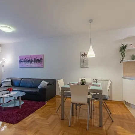 Flexible Selfcheckins 35 - - Garage - Loggia - New *