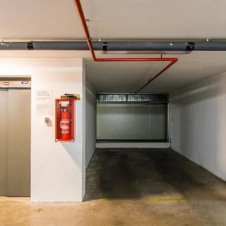 Flexible Selfcheckins 35 - - Garage - Loggia - New * Загреб